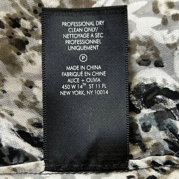 Alice + Olivia Snake Print Silk Button Down Blouse M Designer Luxury Top - Picture 8 of 8